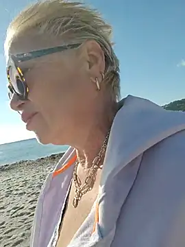 LindaL Chat XXX in diretta