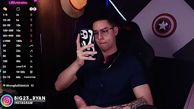 Show modela bigryann23 na web-kameri