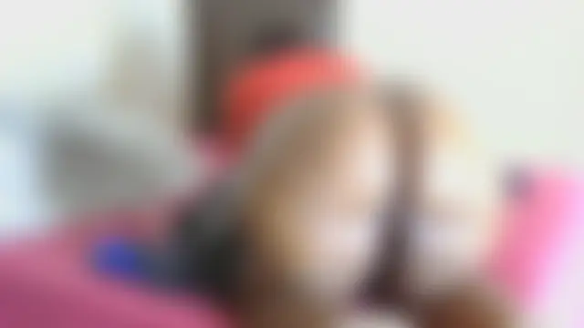 AddictiveAssCurves' Webcam Show