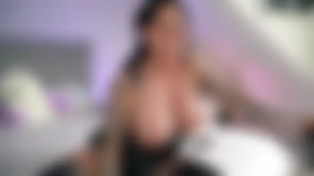 hotmilfbitch's Live XXX Chat