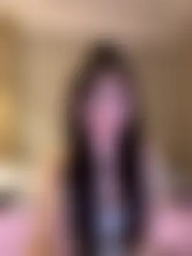 Kiwuvurfovo Adlı Modelin Canlı Sohbet Odası