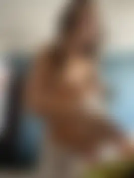 غرفة دردشة QuitieLia المباشرة