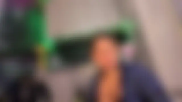 LaureenHills élő chatszobája