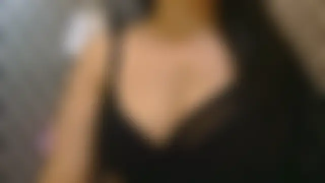 Mishika_Gill Adlı Modelin Canlı Sohbet Odası