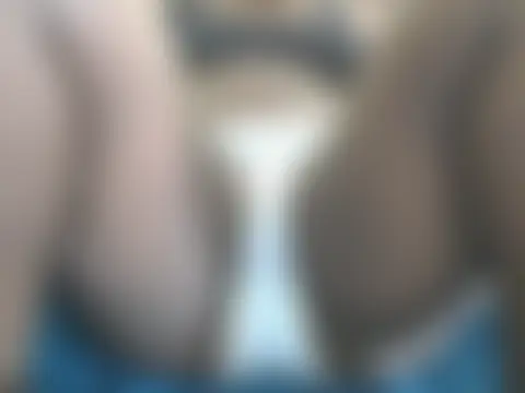 Juicy_Blacktits élő chatszobája
