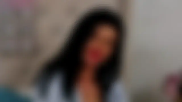 RosalieNorman Adlı Modelin Canlı Sohbet Odası