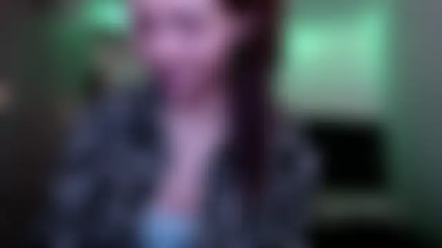 holy_juli's Live Chat Room