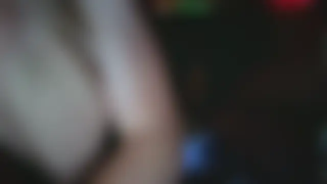 Pertunjukan Kamera Web FistFullofBalls