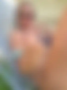 Fuxy-love69's Live Sex Cam Show