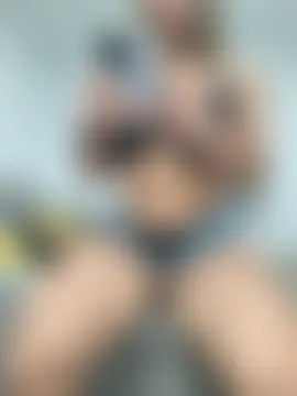 Alyssa_76 Adlı Modelin Canlı Sohbet Odası