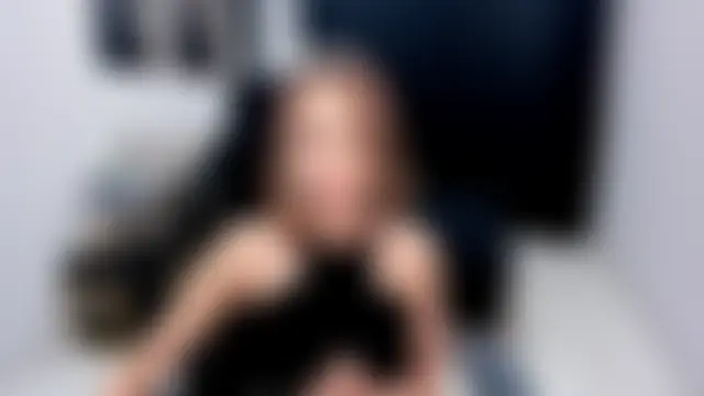 Chat soba uživo modela EllaCurtis