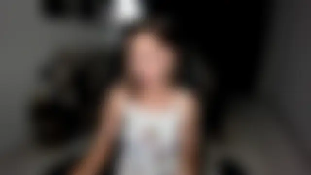 EllaCurtis' Live Chat Room