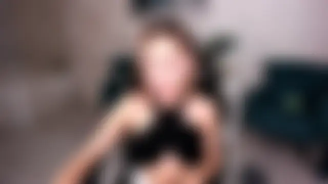 ห้องแชทสดของ EllaCurtis