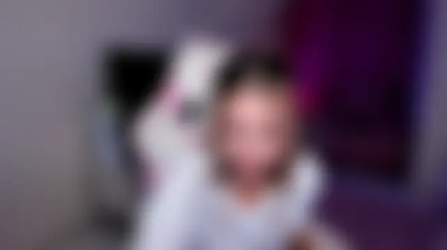 חדר צ'אט בשידור חי של EllaCurtis