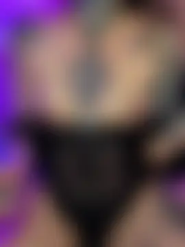 sarahpearlx's Webcam Show
