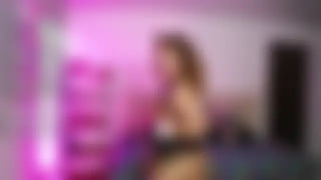 thalia_mills19 Adlı Modelin Canlı Sohbet Odası