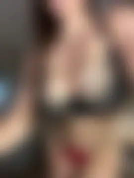 Seks show uživo modela LadyCherries na kameri
