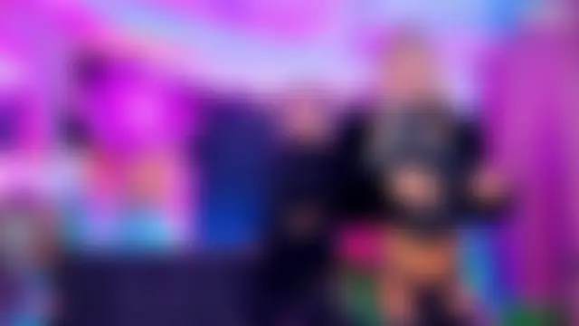 Queens_Wonders_Blonders Show Webcam