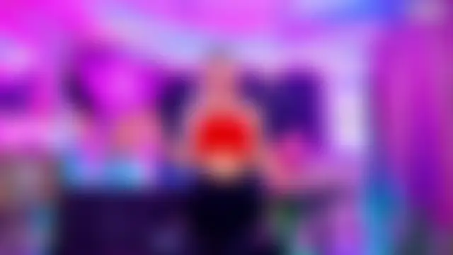 Queens_Wonders_Blondersn Webbikameraesitys