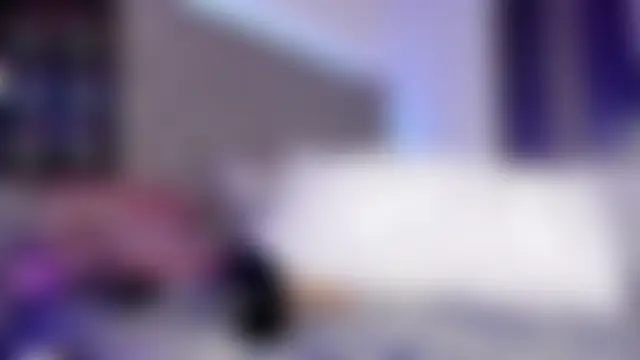 Show modela julietaanalsquirt na web-kameri
