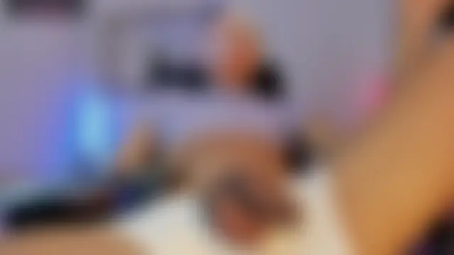 Seks show uživo modela Naughty_Blue na kameri