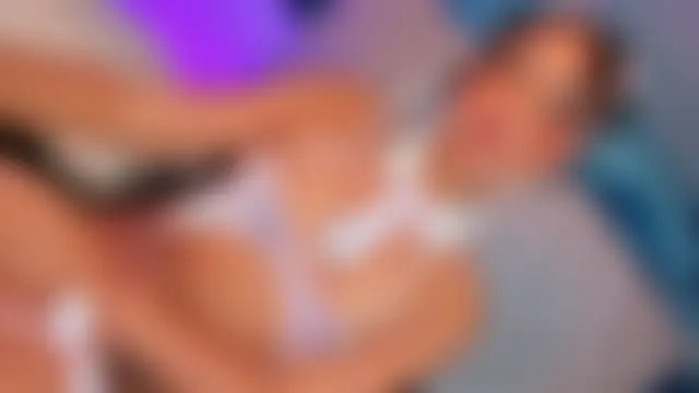 הופעת וובקאם של Maia_Hotts