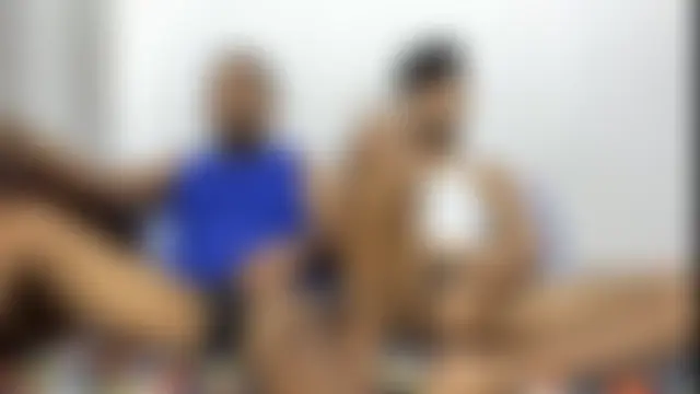 DesiDaddyandSon: διαδικτυακό σόου στην κάμερα