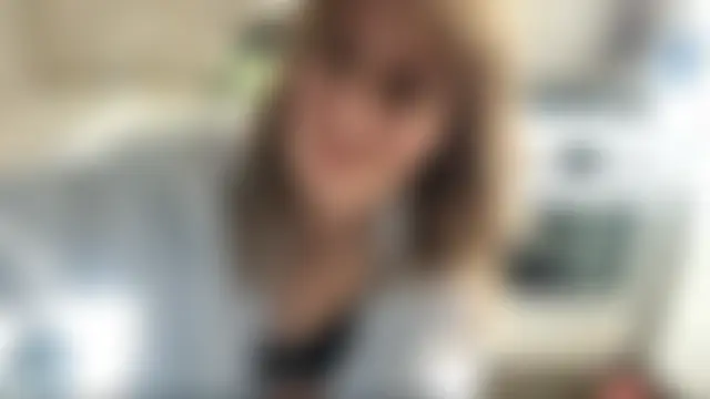 ElenoreHolguin Adlı Modelin Canlı Sohbet Odası