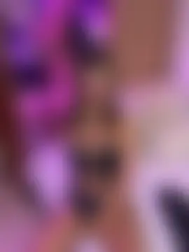 Rossie_Blooms' Live Chat Room