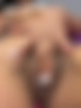 Rossie_Blooms Show in webcam