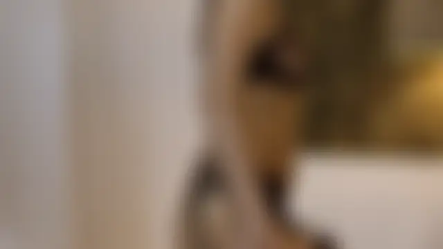 Brunette_Baby: απευθείας σέξι σόου στην κάμερα
