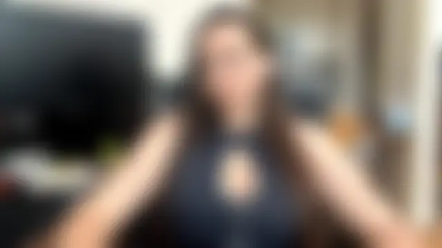 Emilly_Cart Adlı Modelin Canlı Sohbet Odası