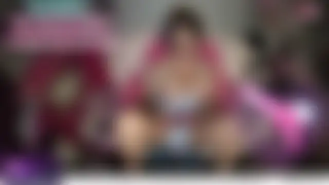 nikki_juggs élő chatszobája