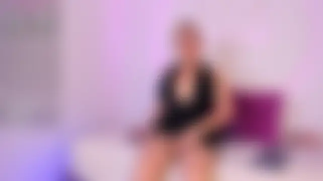 Show modela ZoeDiviine na web-kameri