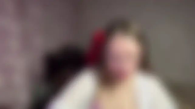 MeganHollyss: διαδικτυακό σόου στην κάμερα