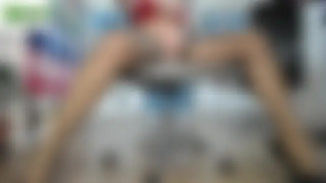 Seks show uživo modela secret-office na kameri