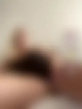 YourBlondee Adlı Modelin Canlı Sohbet Odası