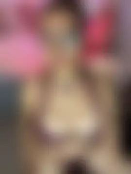 Emma_Wish's Live Chat Room