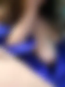 Rozaaaaforyoubigboob 现场XXX聊天