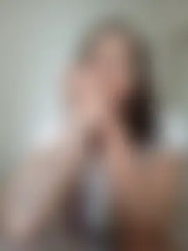 חדר צ'אט בשידור חי של ROXOLANAA_SEXY