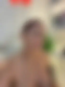 zafiro_mo0n Adlı Modelin Canlı Sohbet Odası