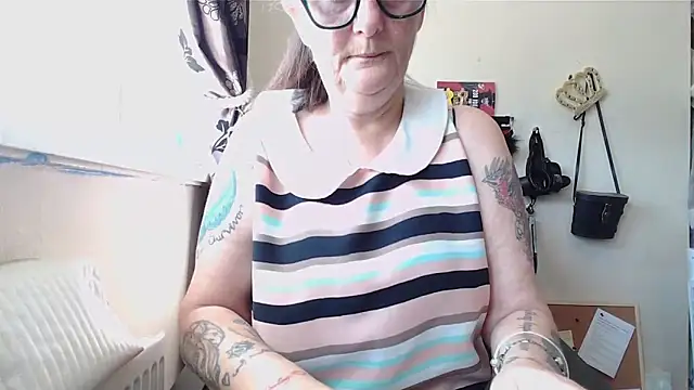 Mistress-Ivy51's Live Sex Cam Show