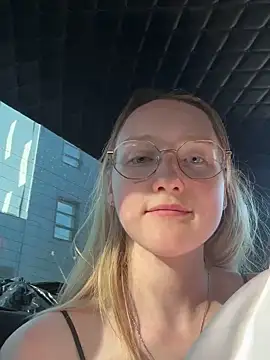 EmilyMood's Webcam Show