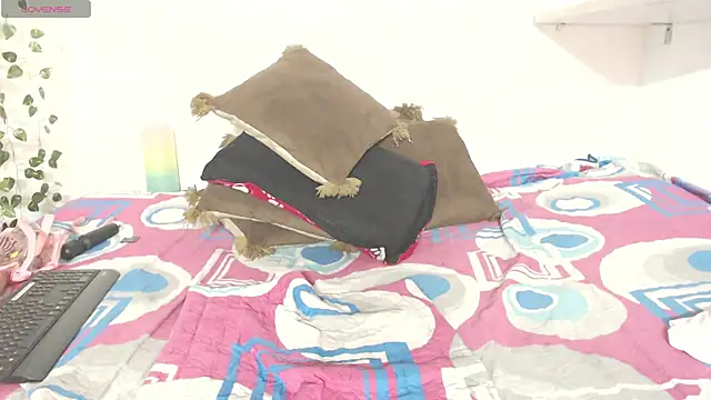 bindi_LORA webcam show