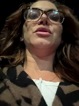 MessyNastyQueen Show in webcam