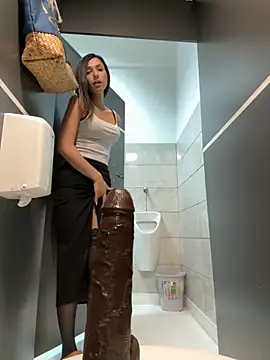 _MiaQueen_'s Live Sex Cam Show