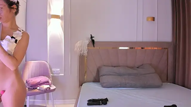 heemia's Live Sex Cam Show