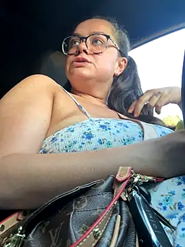 mommyxxmilkerxx's Live Sex Cam Show