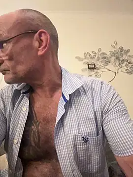 Shyboy817's Live Sex Cam Show