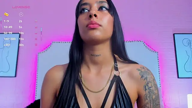 charlotte_kisss' Webcam Show